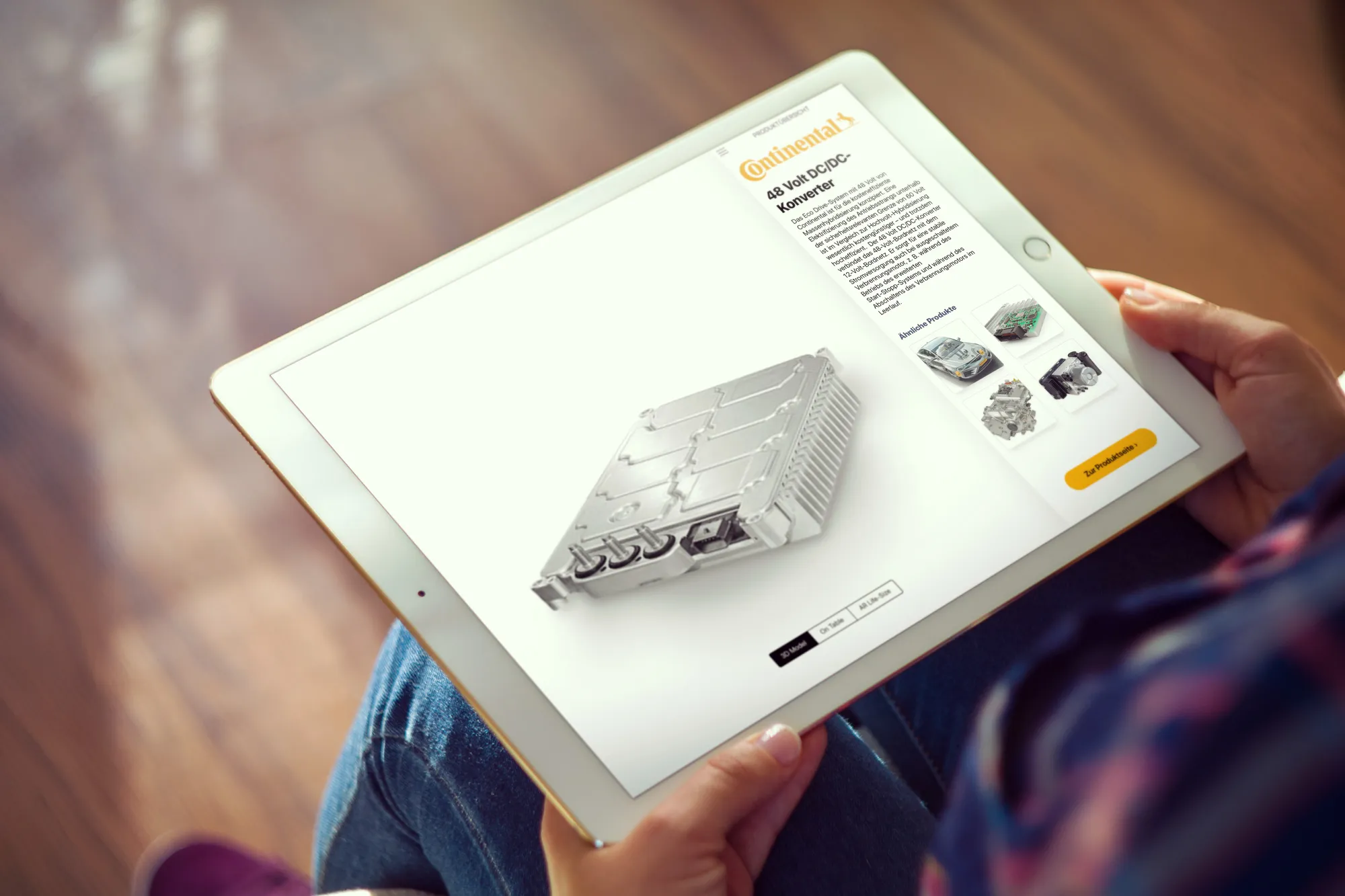 Continental-Komponente in 3D auf einem iPad in zwei Händen